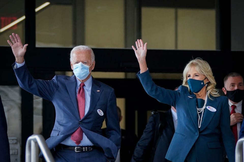 Joe Biden vota por anticipado y pide apostar por «un camino diferente»