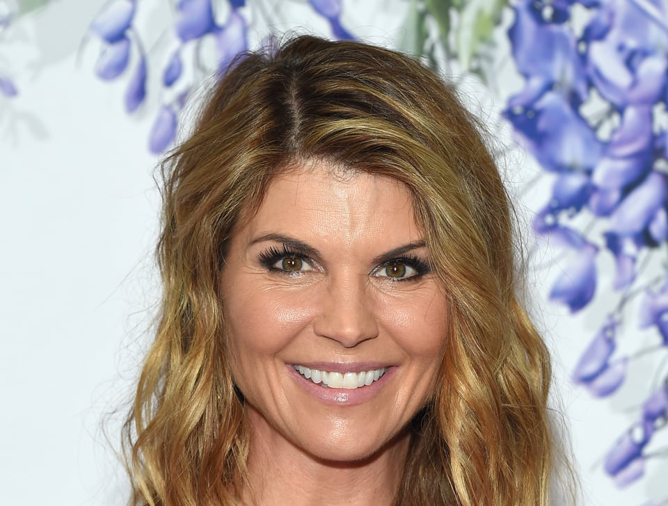 Lori Loughlin cumplirá una sentencia, tras ser acusada de sobornos (FOTO)