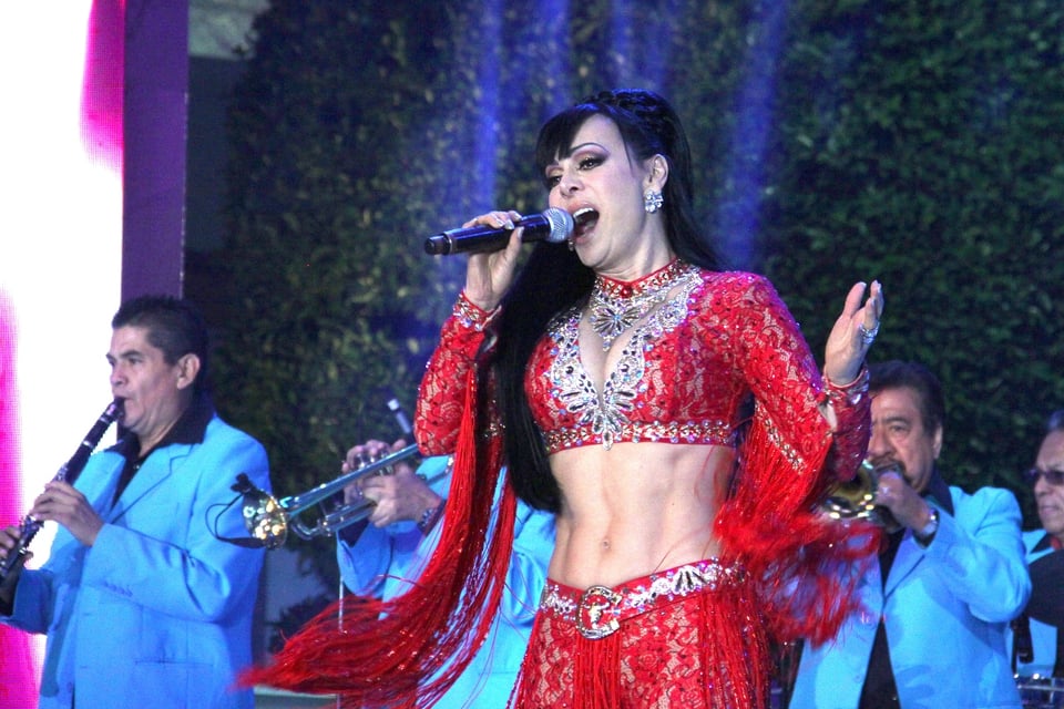 Maribel Guardia impacta en apretados leggins, pero le advierten que ya ‘parece abuelita’ (FOTOS)