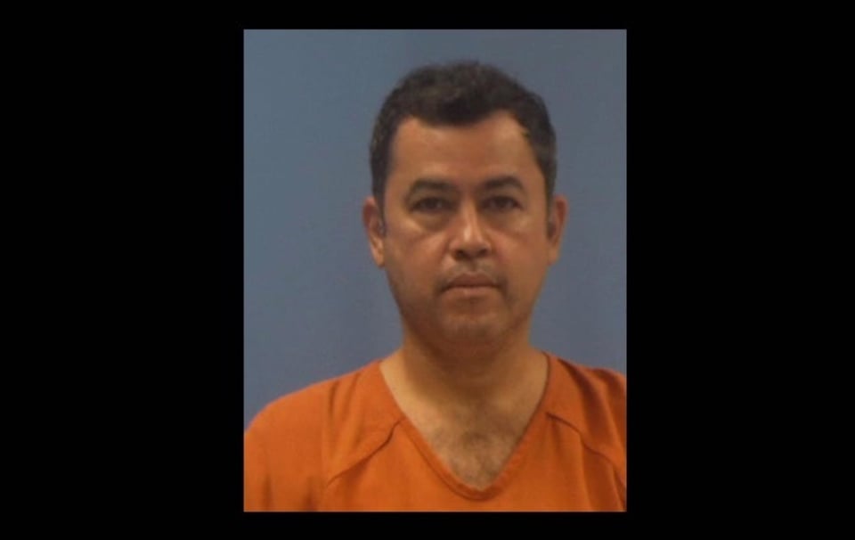 Texas: Profesor Mario Villarreal es acusado de poseer pornografía infantil