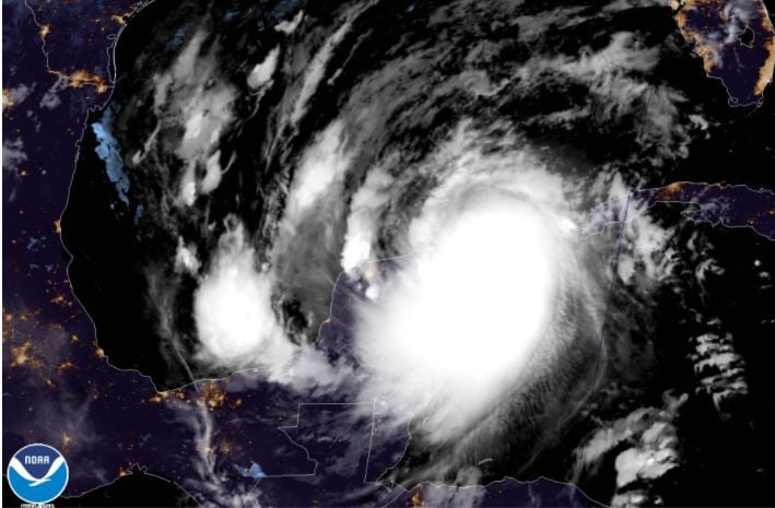 Huracán Delta toca tierra en México como ciclón de categoría 2
