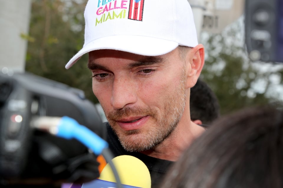 «A mí me han visto la cara ya casi 4 años»: Julián Gil pierde la patria potestad de su hijo featured image