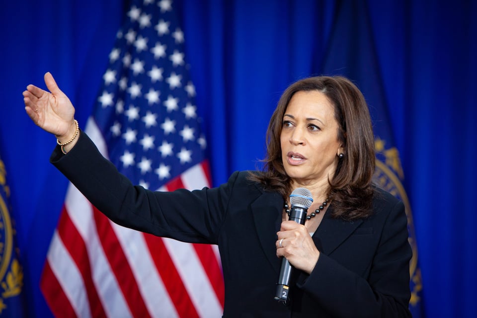 Kamala Harris suspende viajes tras dos casos positivos de coronavirus en su campaña