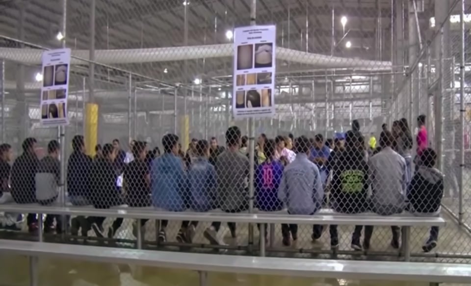 NYT: EEUU viola acuerdo y expulsa a México a niños migrantes de otros países