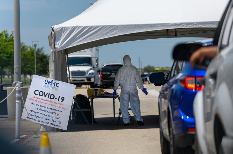 Estados Unidos vuelve a romper récord de casos de coronavirus y supera los 9 millones featured image