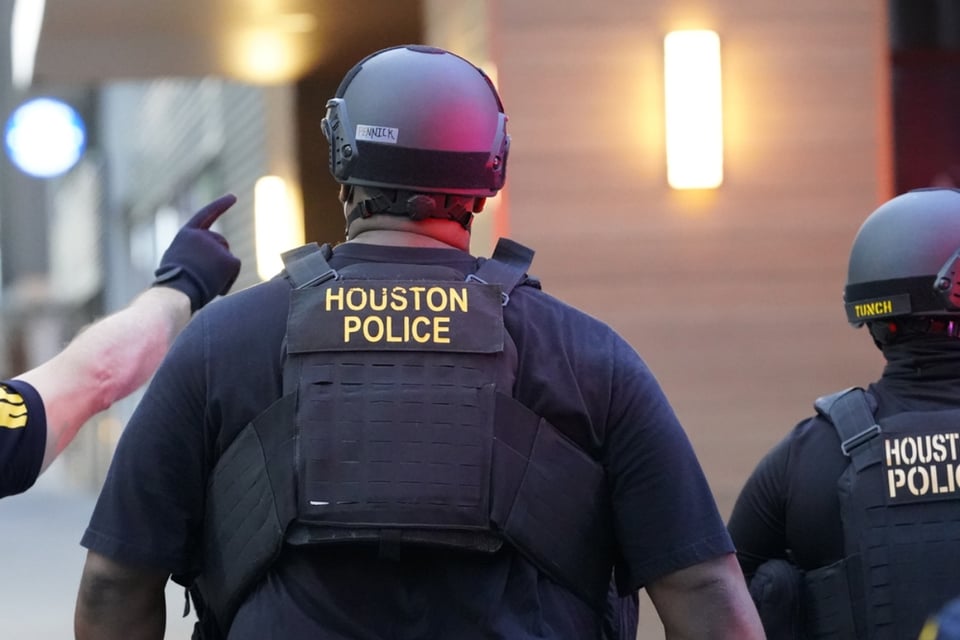 Texas: Matan a adolescente con un AR-15 de juguete al creer que era real featured image