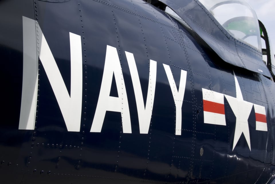 Alabama: Se estrella avioneta de la Marina en un vecindario y mueren los pilotos