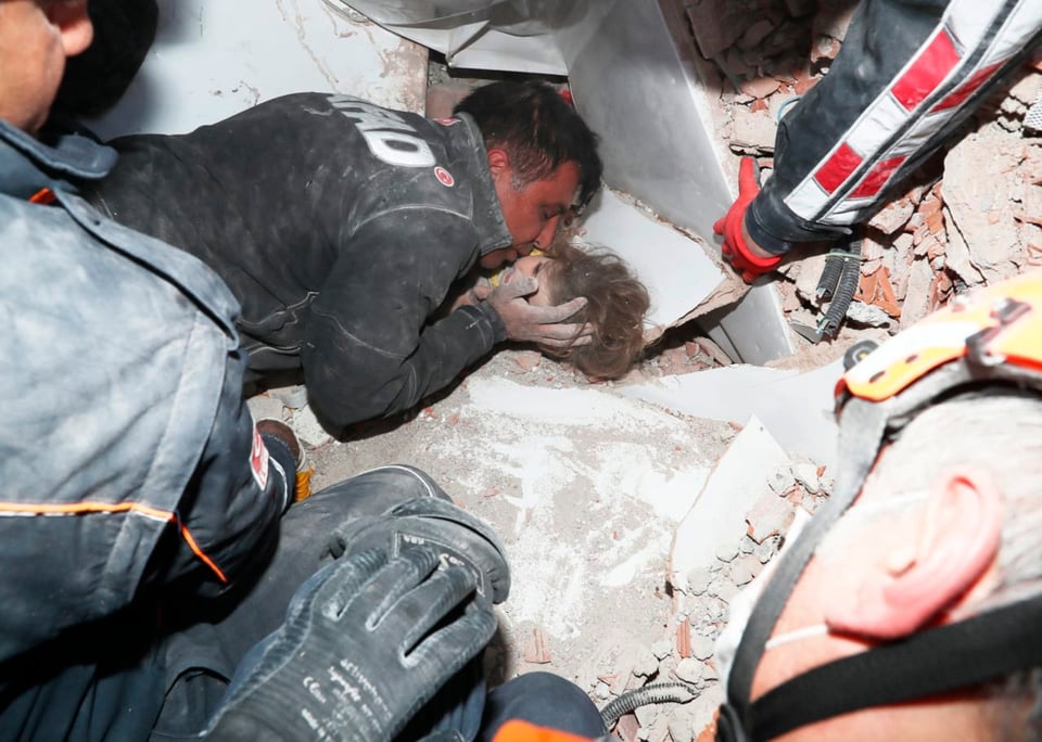 “¡Dios es grande!”: Cuatro días después del sismo en Turquía, rescatan a niña de 3 años