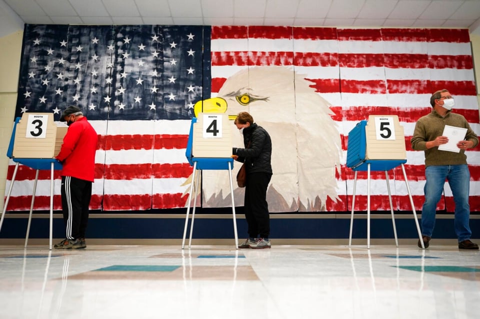 Campaña de Biden combatirá a Trump en el tribunal para defender los votos