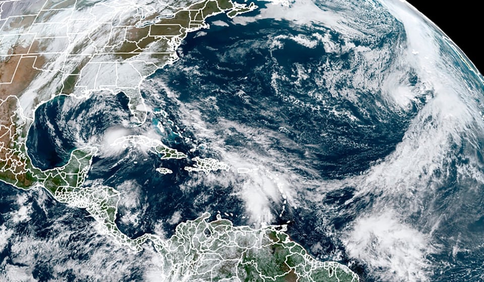 Nuevas tormentas amenazan en las últimas semanas de histórica temporada de huracanes featured image