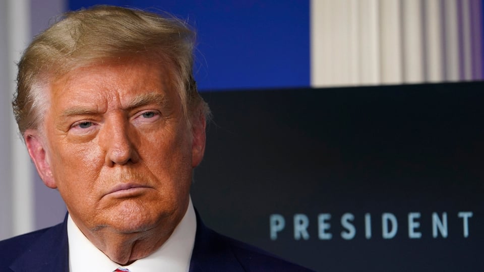 Juez rechaza medida de Trump que «haría prácticamente imposible» contratar inmigrantes calificados