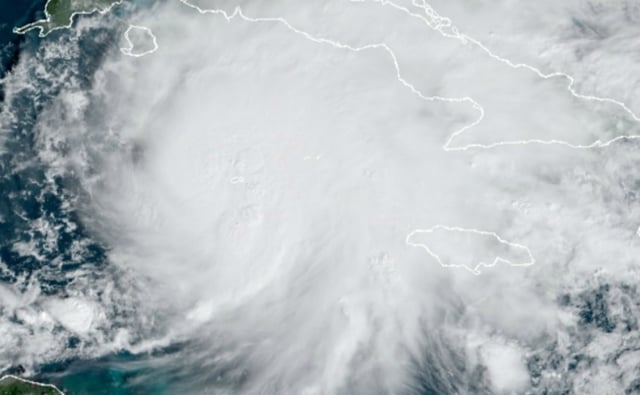 Tormenta Eta se encamina hacia las Islas Caimán a punto de escalar a tormenta en el Caribe