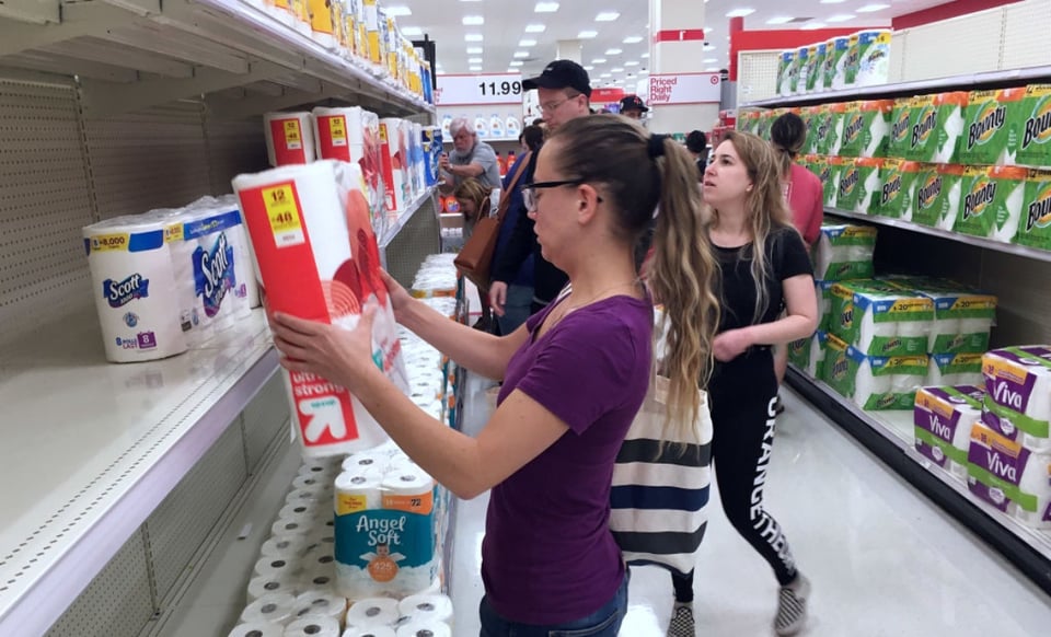 Vuelven las compras nerviosas por el coronavirus y desaparece el papel higiénico