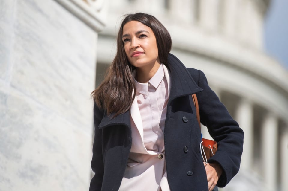 Alexandria Ocasio-Cortez asegura su reeleción en el Congreso