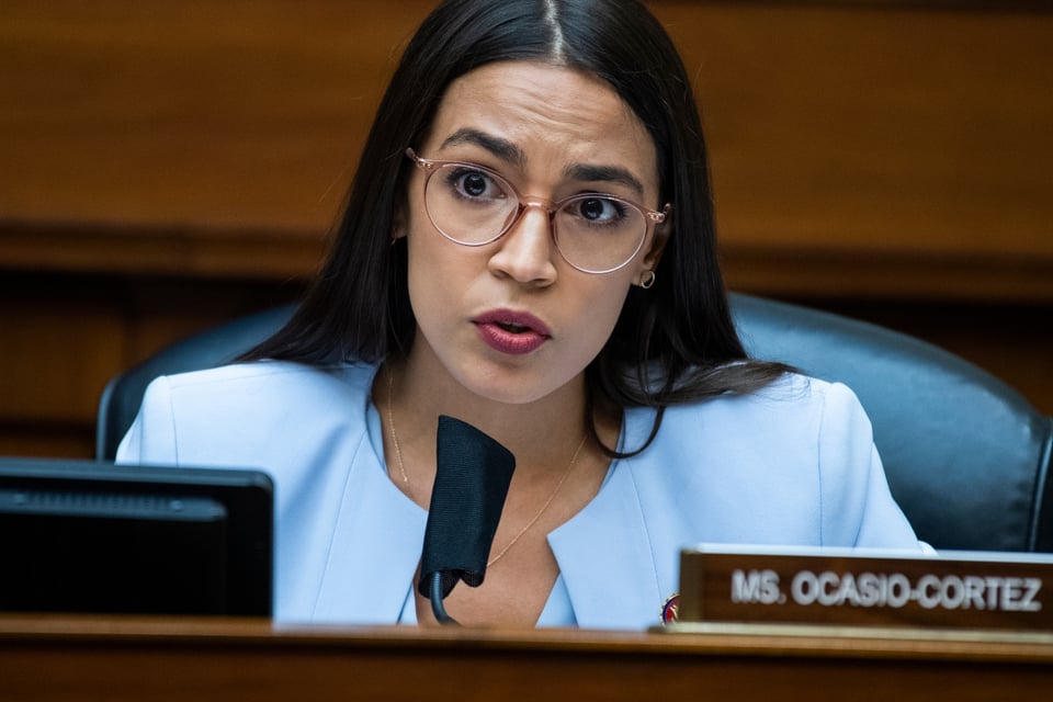 Ocasio-Cortez acusa a Trump de “avivar las llamas de la violencia”
