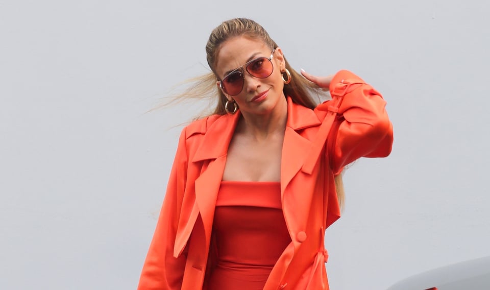 JLo se descara y ahora sí aparece desnuda en sexy video (VIDEO)