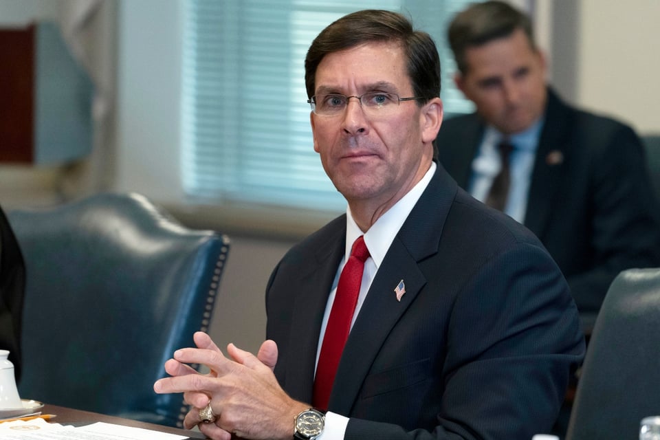 Donald Trump despide a Mark Esper como secretario de defensa y pone a Christopher Miller (FOTO) featured image