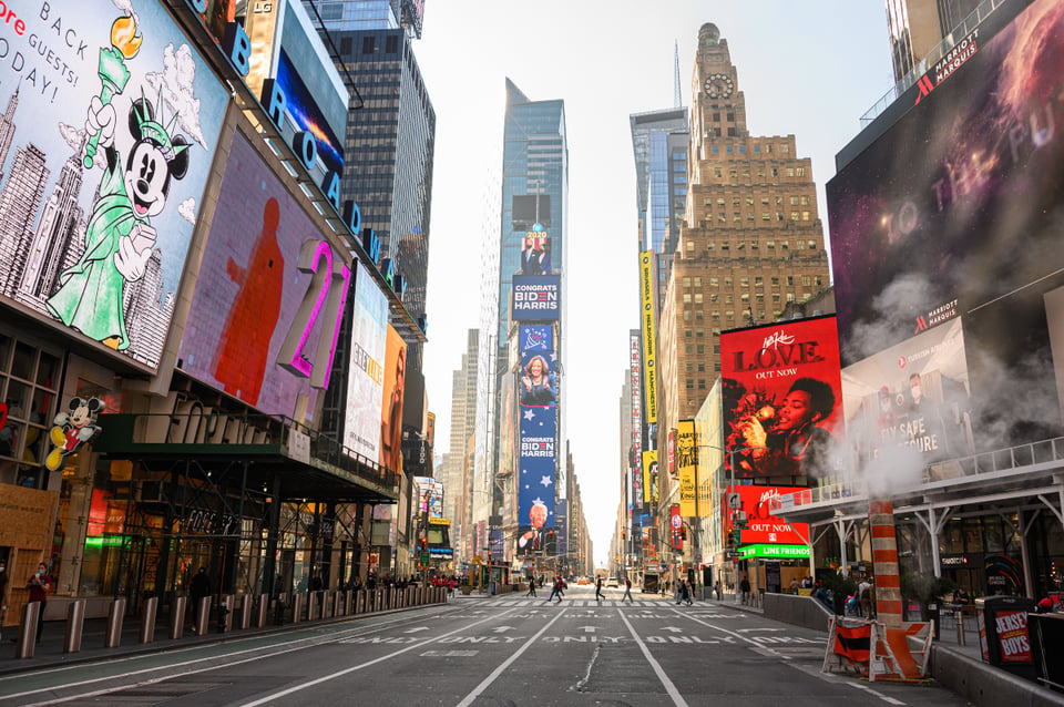 Nueva York podría relajar medidas pese a aumento de casos de COVID-19