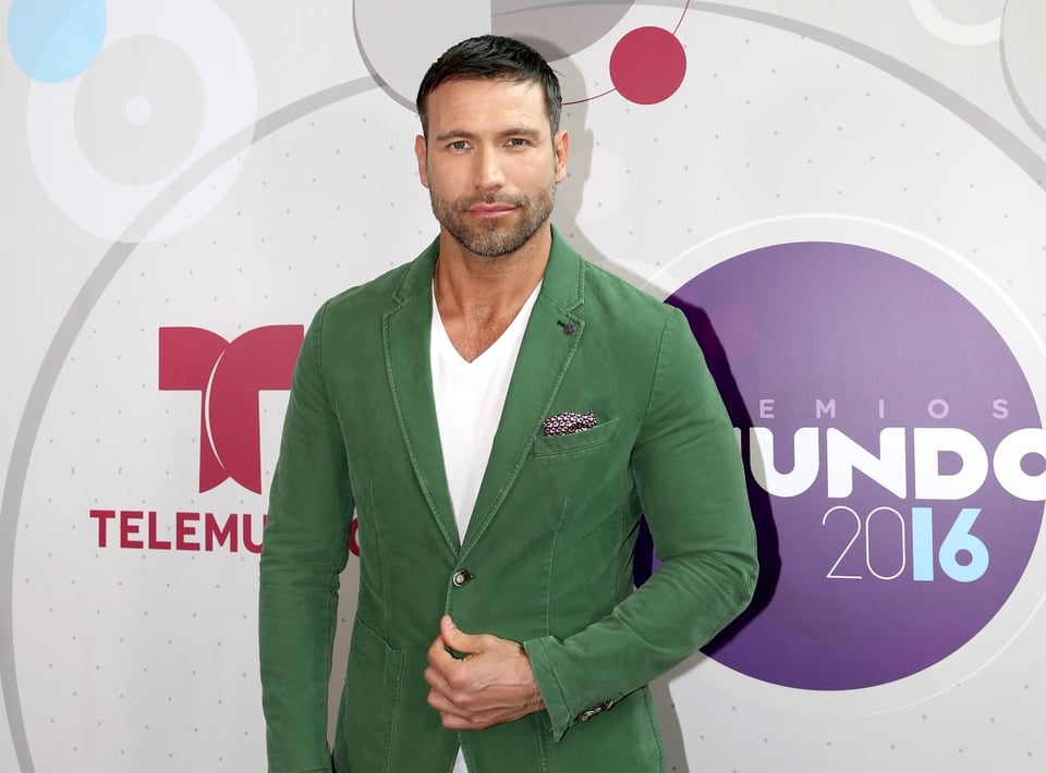 Rafael Amaya reaparece en fotografía con el cantante Roberto Tapia y una fan asegura: «Es el mismo Aurelio Casillas». featured image