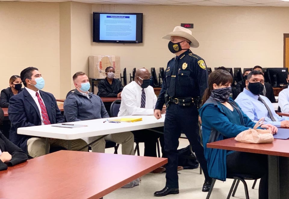 San Antonio, Texas ordena toque de queda para contener el coronavirus