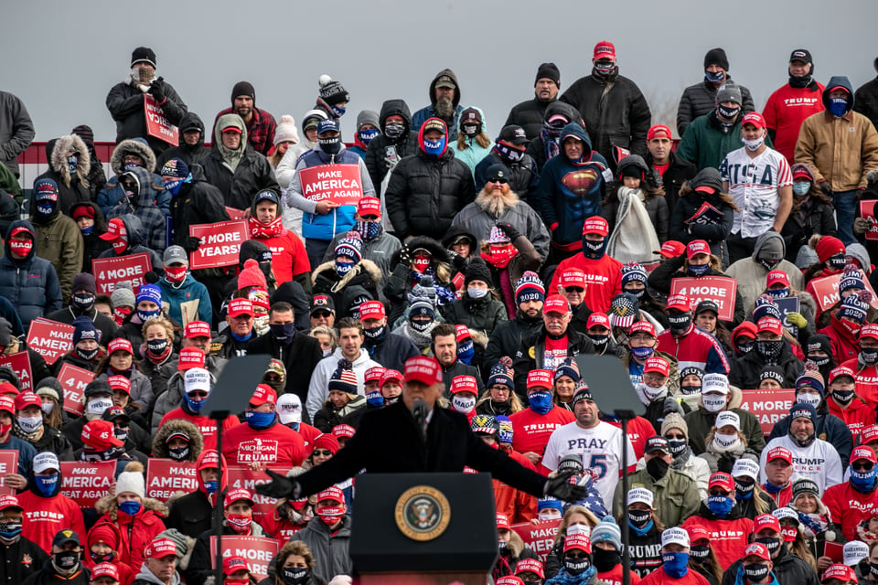 Trump predice «ola roja» de votos con la esperanza de dar la vuelta a las encuestas (VIDEO) featured image