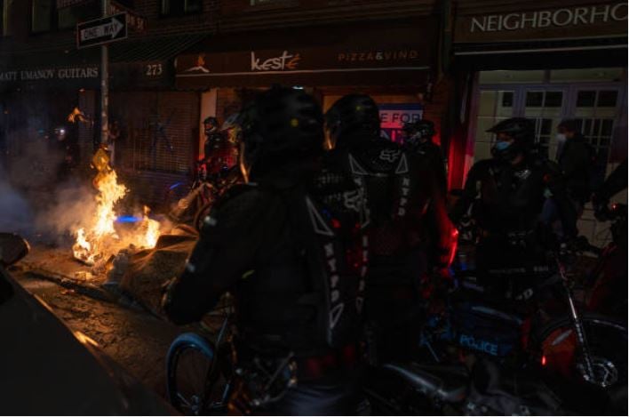 Decenas de arrestados en protestas en varias ciudades en defensa de los candidatos