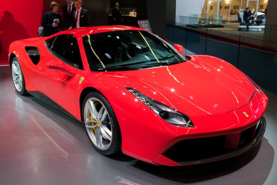 Rentaron un lujoso Ferrari y se estrellaron en autopista en Chicago (Video)