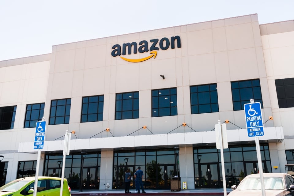 Empleados de Amazon fueron hospitalizados tras exponerse a «sustancia desconocida»