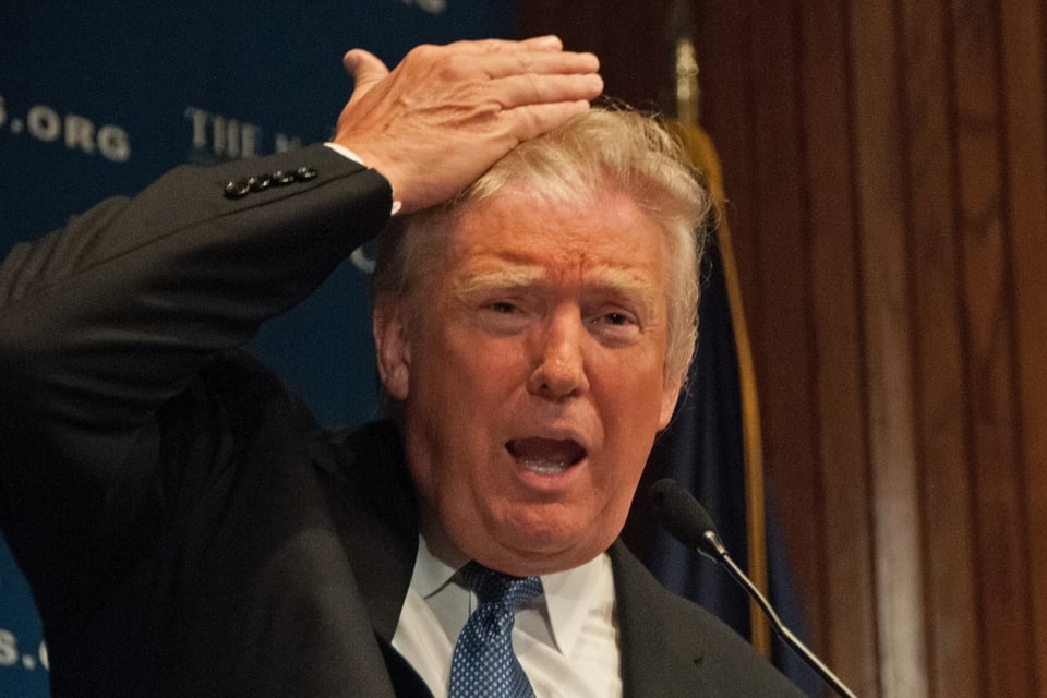 Trump lanzó línea telefónica para denunciar fraude, pero le volvió a salir todo muy mal (VIDEOS)
