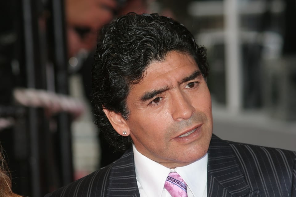 Desmienten muerte del hombre que se tomó foto con Maradona