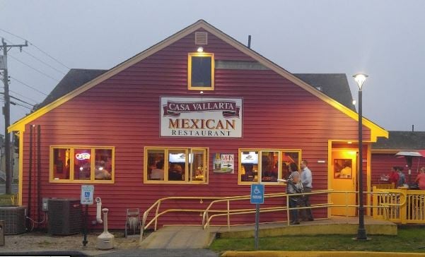 Atacan a hombre por usar gorra “MAGA” en restaurante mexicano en Massachusetts
