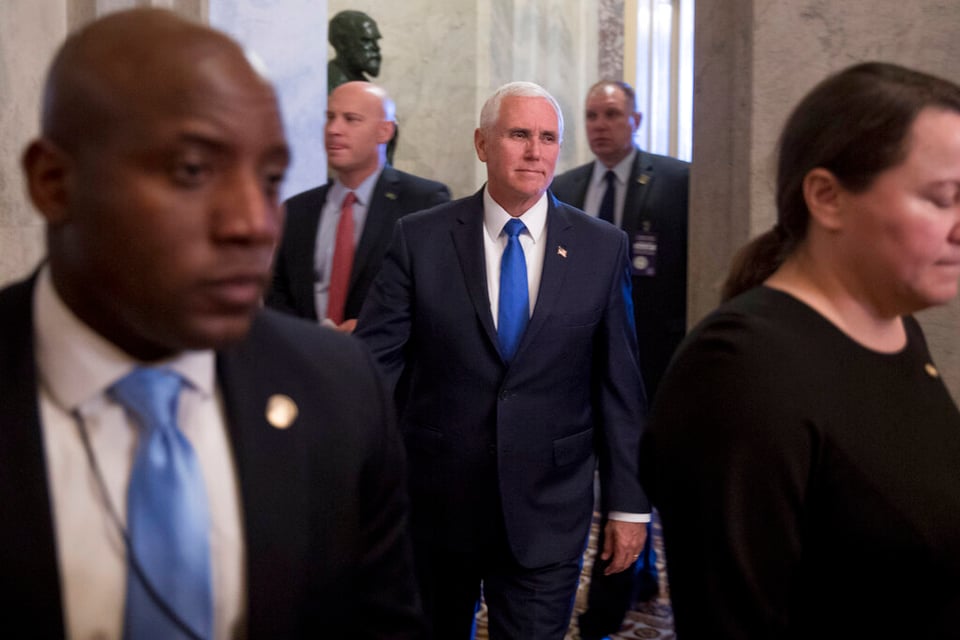 Republicanos buscan pacto con Trump para declarar emergencia featured image
