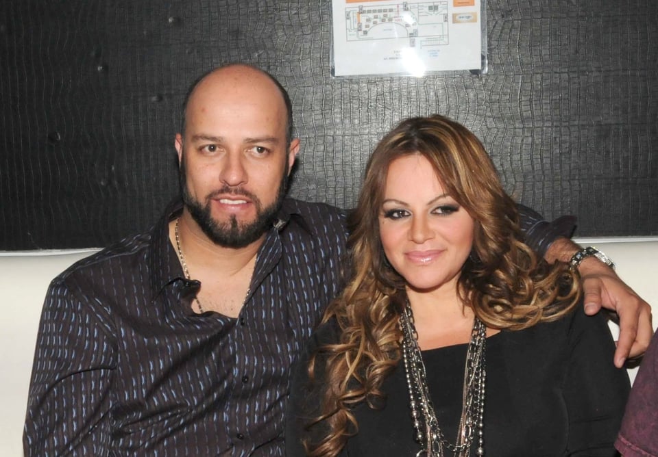 Empresaria del supuesto trío sexual con Chiquis Rivera está de luto por muerte de su padre (VIDEO)