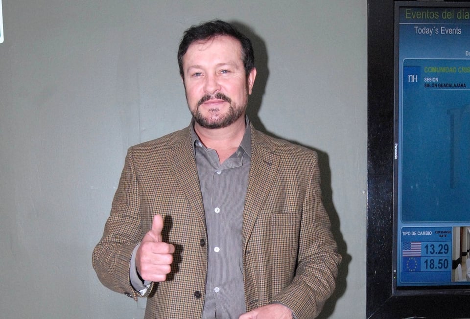 Arturo Peniche revela al borde del llanto que no se ha reconciliado con su esposa featured image