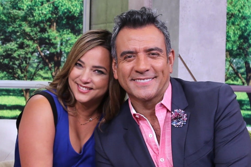 Héctor Sandarti le deja mensaje a Adamari López en una foto y terminan criticando a la boricua (FOTO) featured image