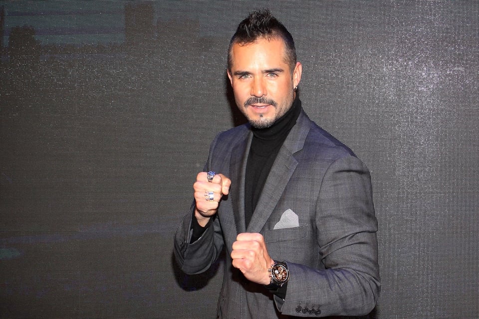 José Ron manda una advertencia por presunta estafa en redes sociales de la que su hermano fue víctima