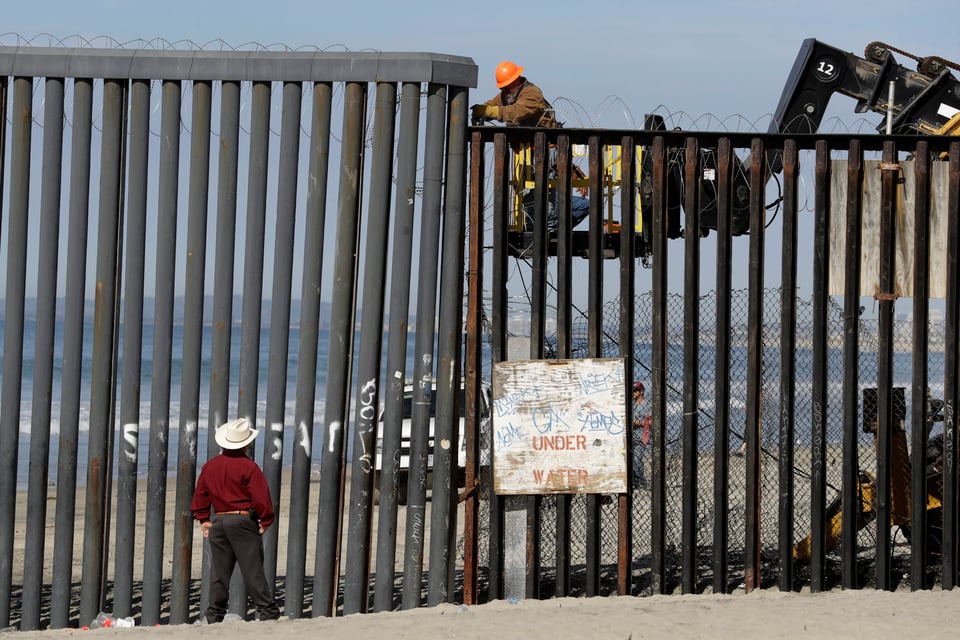 ÚLTIMA HORA: Hostilidad en frontera obliga a centroamericanos a buscar ingresar a EE.UU.