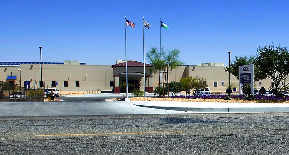 Reporte: ICE no sanciona mala atención a migrantes detenidos