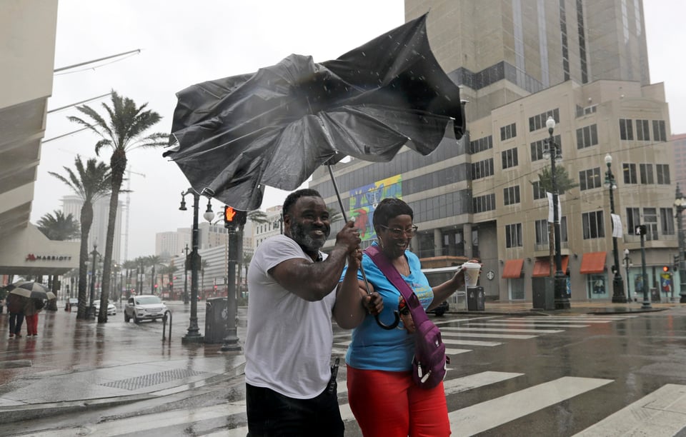 ÚLTIMA HORA: Barry llega a Luisiana como tormenta tropical y con riesgo de inundaciones (3 VIDEOS Y 2 FOTOS) featured image