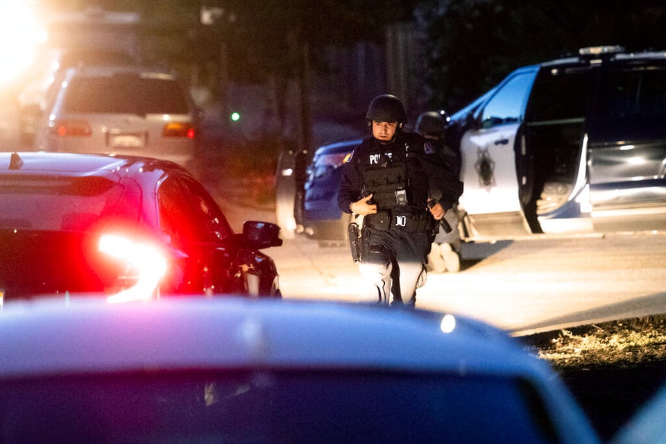 Tiroteo en California deja a un policía y atacante muertos y varios heridos