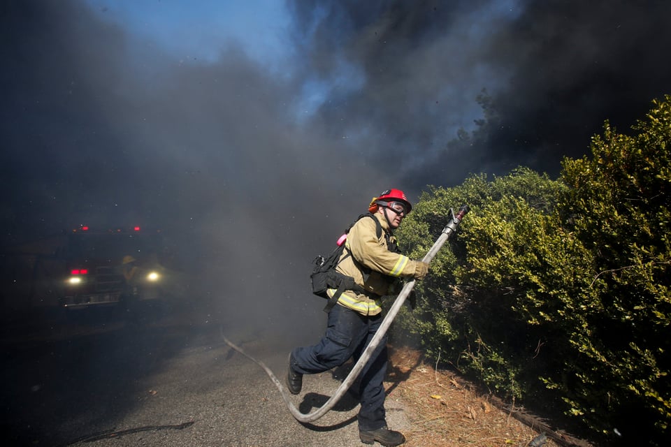 California: Nuevos incendios alentados por fuertes vientos ponen en jaque al estado