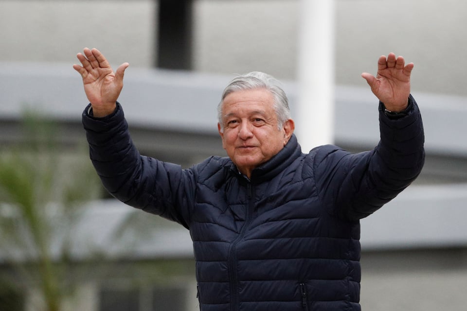 AMLO rechaza ser un «vendepatrias» por visitar a Donald Trump featured image