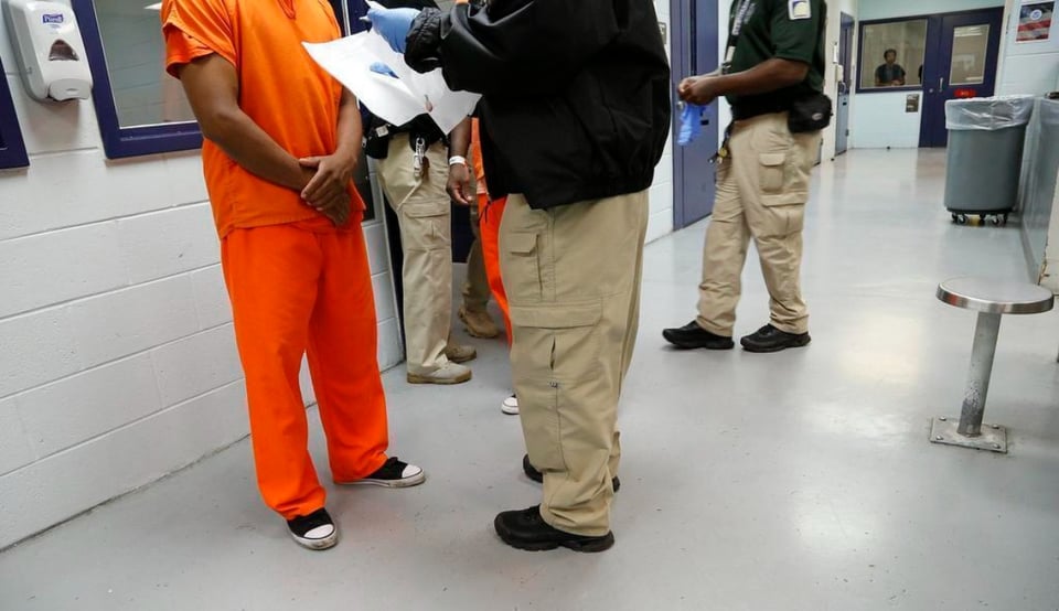 ICE deberá presentar a inmigrantes ante juez en 10 días tras ser arrestados featured image