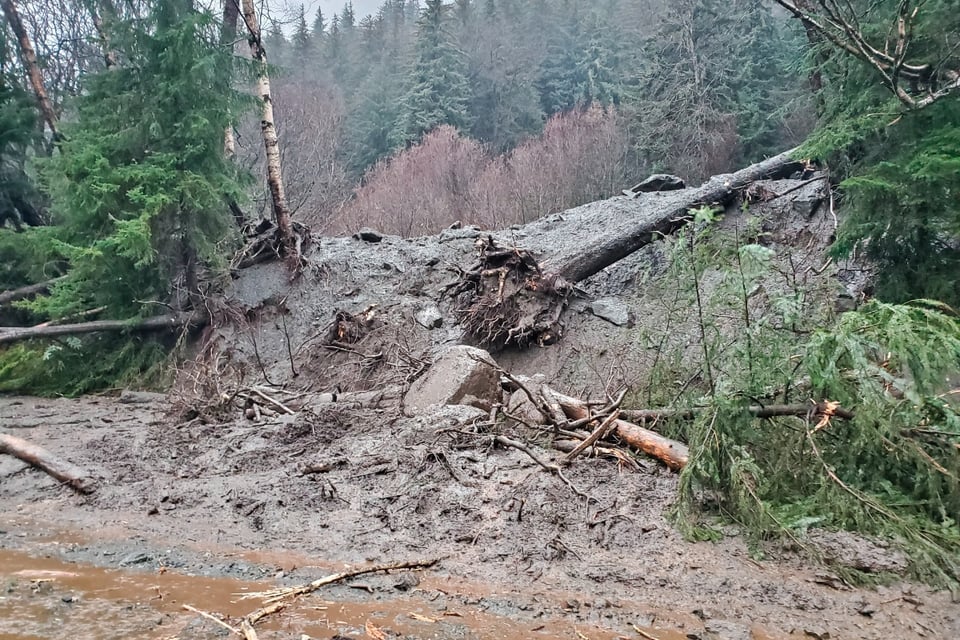 Deslave en Alaska deja varios desparecidos y destruye viviendas