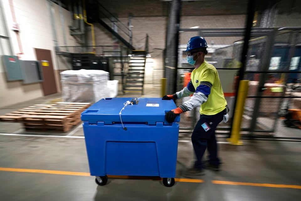 Comienza la distribución de la vacuna de Pfizer contra el coronavirus en EE.UU.