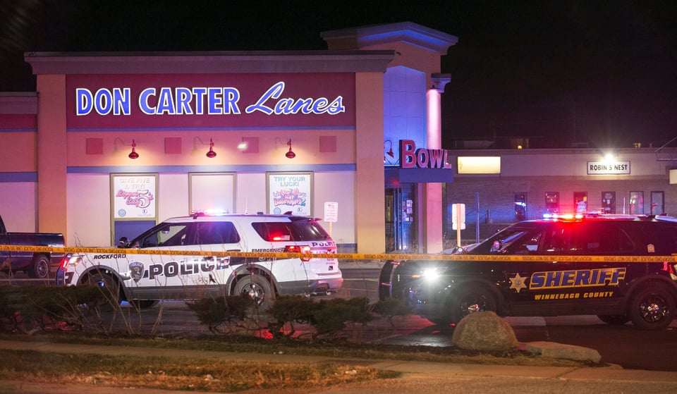 Hombre es acusado de matar a 3 personas en tiroteo en Bowling de Illinois featured image