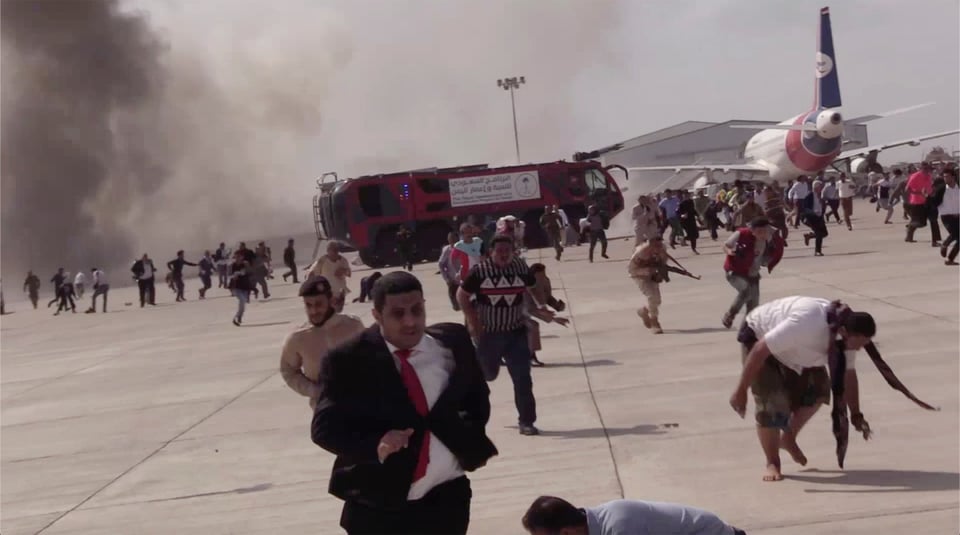 Explosión en aeropuerto de Yemen deja 22 muertos y 50 heridos, dicen funcionarios