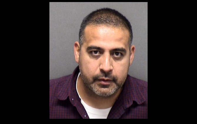 Texas: Policía hispano es detenido por el abuso sexual de una adolescente