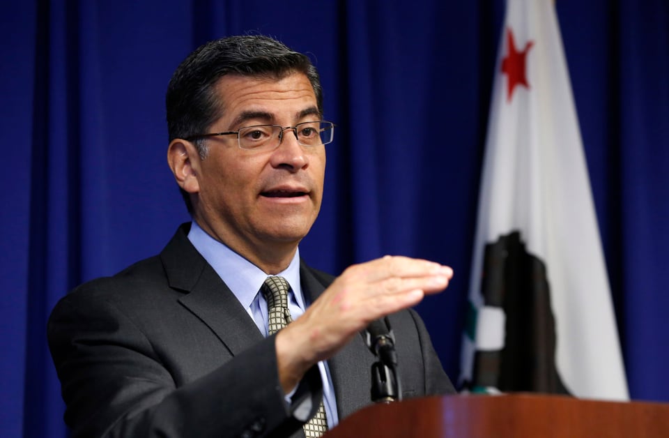 Fiscal general latino de California renueva postura proinmigrante