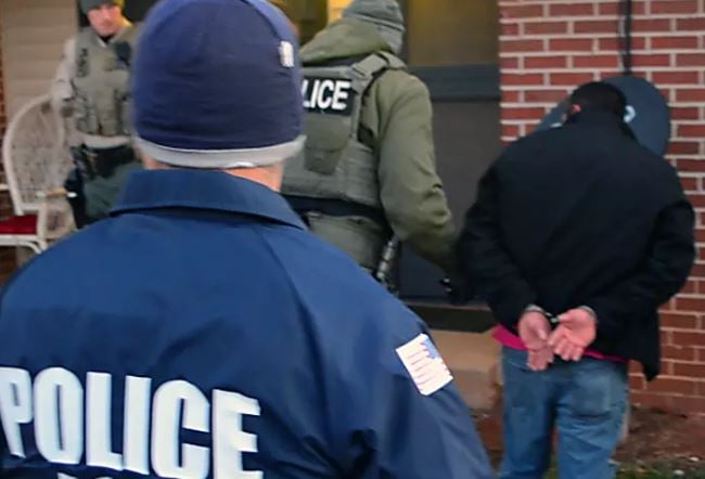Detienen a una docena de inmigrantes que llegaron en bote a California